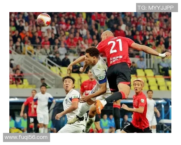 足球球星裤头意外成焦点引发球迷热议时尚与竞技完美交织 足球球星裤头意外成焦点引发球迷热议时尚与竞技完美交织